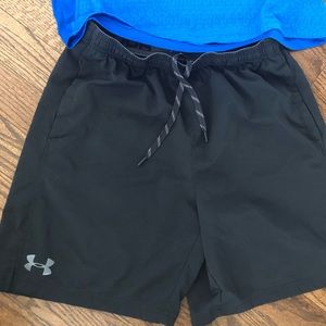 Men’s black Under Armour shorts Large